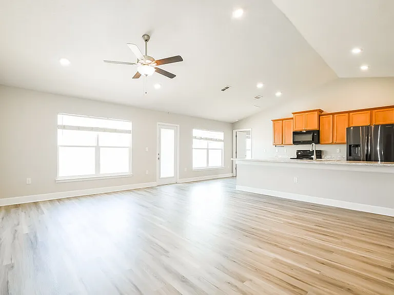 7803 Sloewood Dr — Photo 4