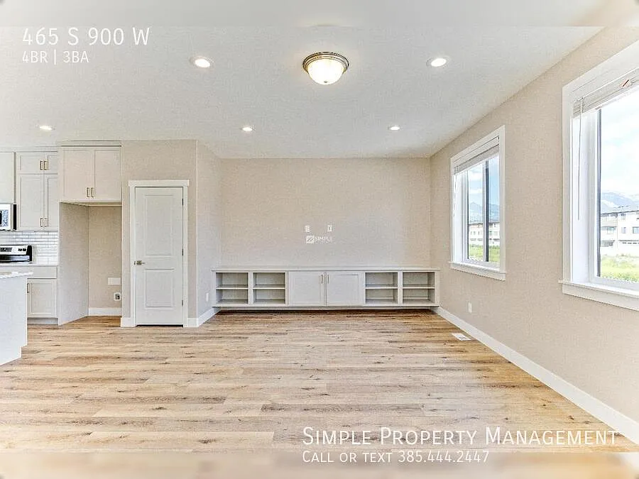 Nearly new 4-BD at Lakeshore Landing! — Photo 4