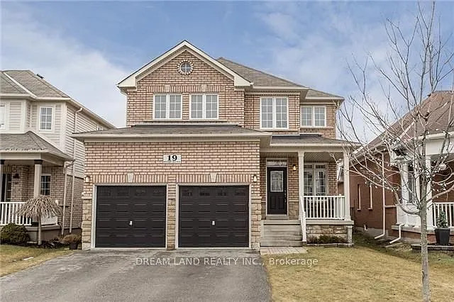 4 bed, $3,000 — Photo 1