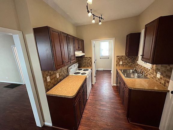 2nd image of 145 Bacon St
