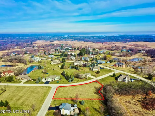 317 Bluffs Edge Dr #43, McHenry, IL 60051