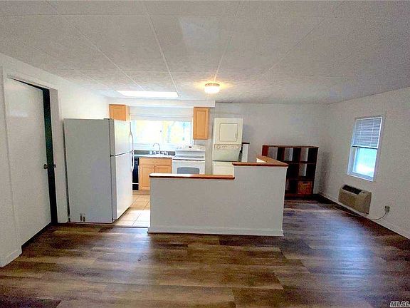 3rd image of 31 Walnut St Floor 1