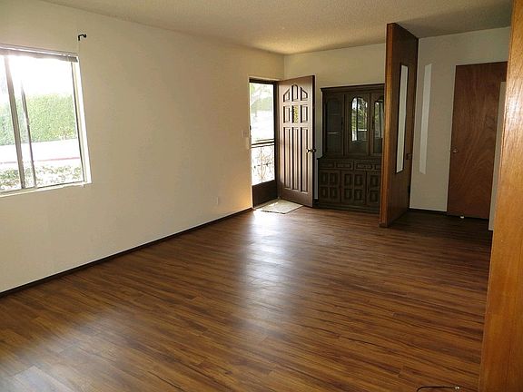 5th image of 320 Barranca Ave APT A