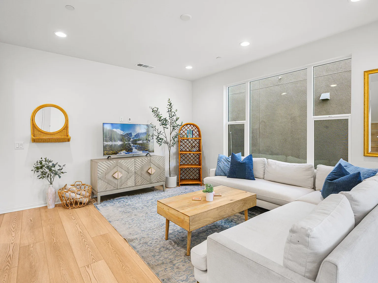 3 bed, 2.5 bath, 1737 sqft, $6,500 — Photo 3