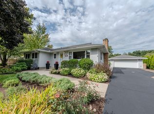 525 Price Rd, Aurora, IL 60506