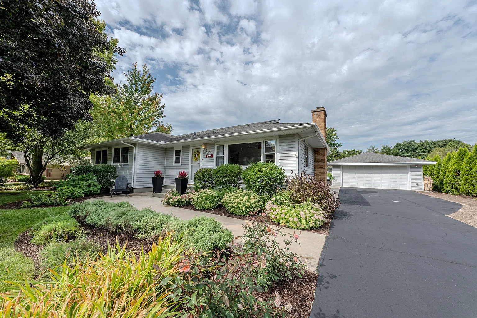 525 Price Rd photo 1