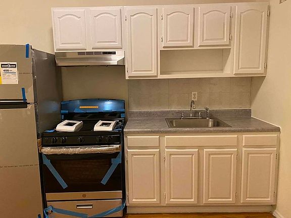 3rd image of 246 Stagg St #3L1