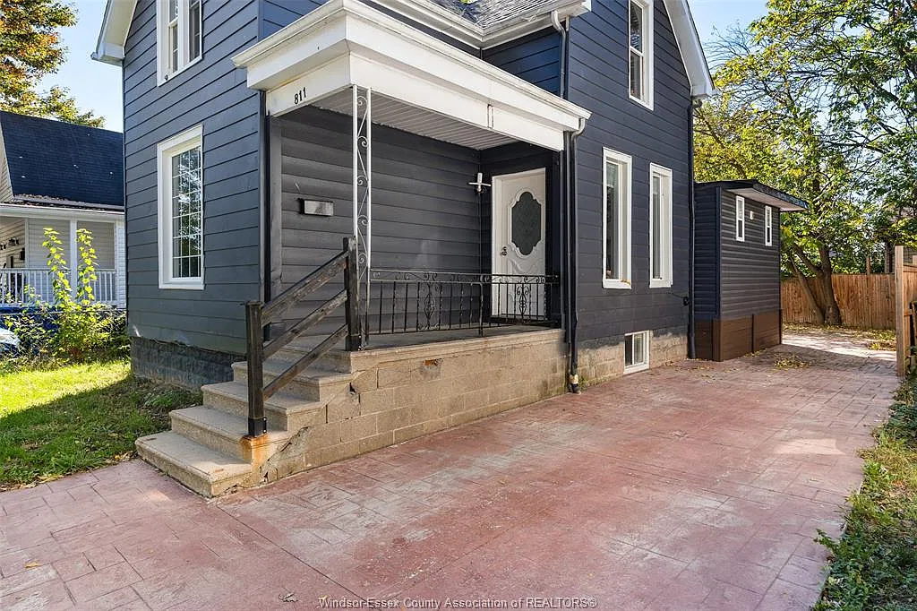 4 bed, 2.5 bath, $2,300 — Photo 4