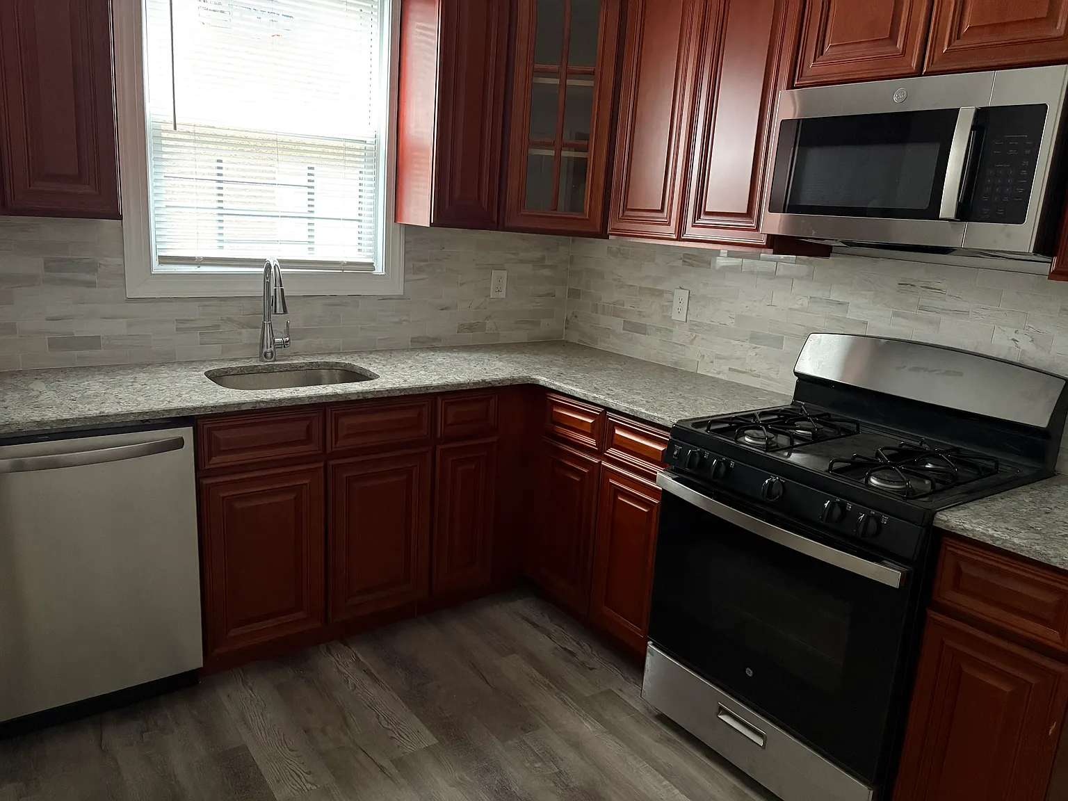 3 bed, 1145 sqft, $2,300 — Photo 2