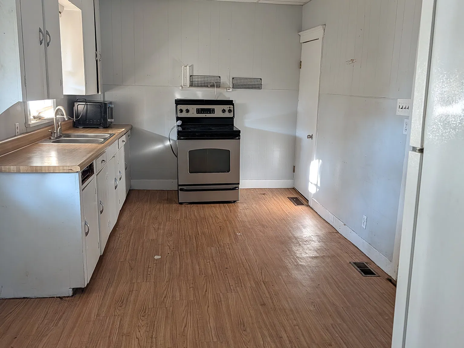 209 E Washington St — Photo 3
