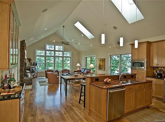 3rd image of 140 Starboard Ln