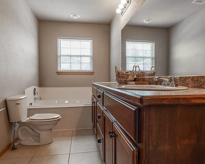 2933 W Scottswood Pl — Photo 14