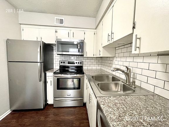 2nd image of 3633 Walnut St #106