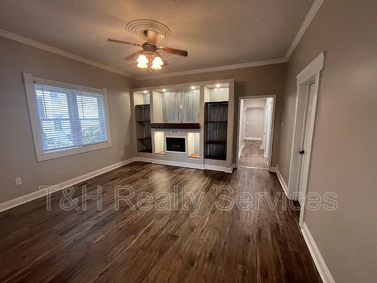 708 N Independence St — Photo 9