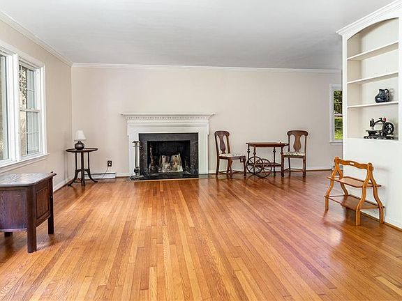 3rd image of 2105 Mimosa Dr