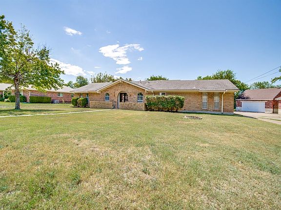 3rd image of 1210 Plateau Dr