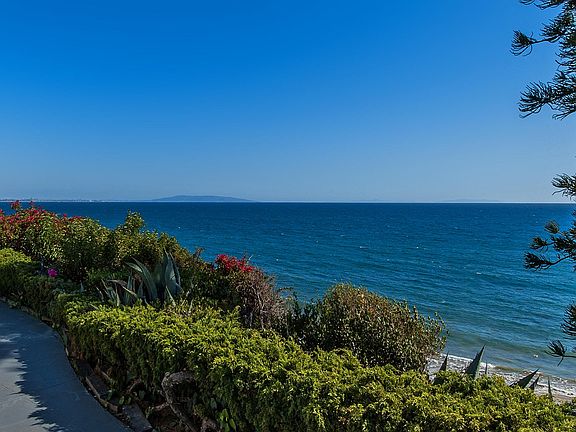 3rd image of 18042 Coastline Dr