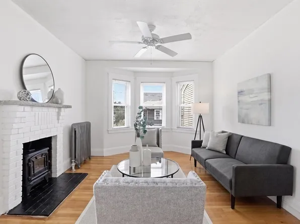 72-74 Parmenter Rd #2, Waltham, MA 02453
