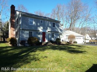 18 Keeler Rd, Whitinsville, MA 01588