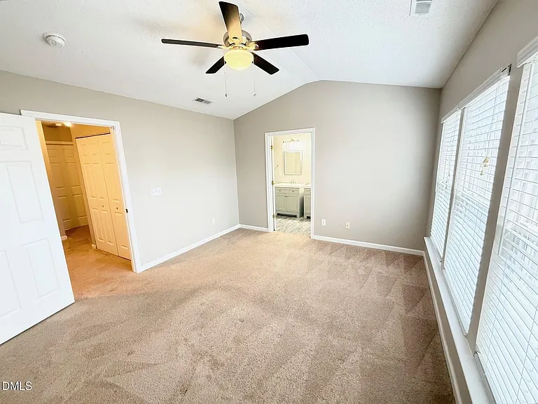412 Canyon Lake Cir — Photo 12