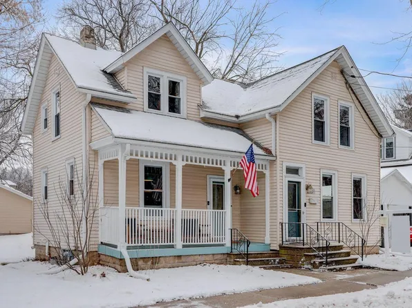 W58N455 Hilbert AVENUE, Cedarburg, WI 53012