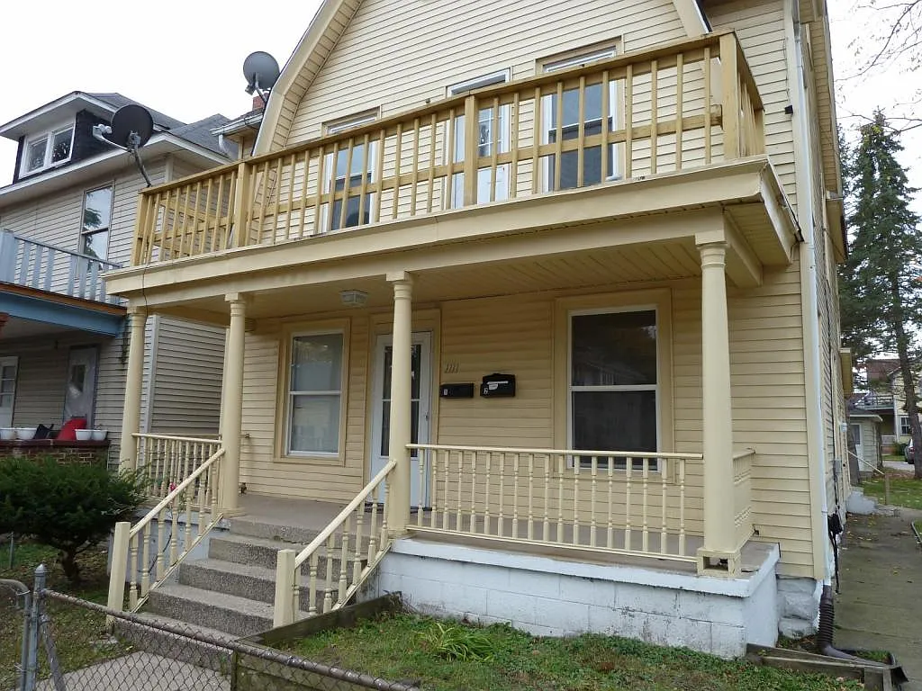 1111 McReynolds Ave NW — Photo 1