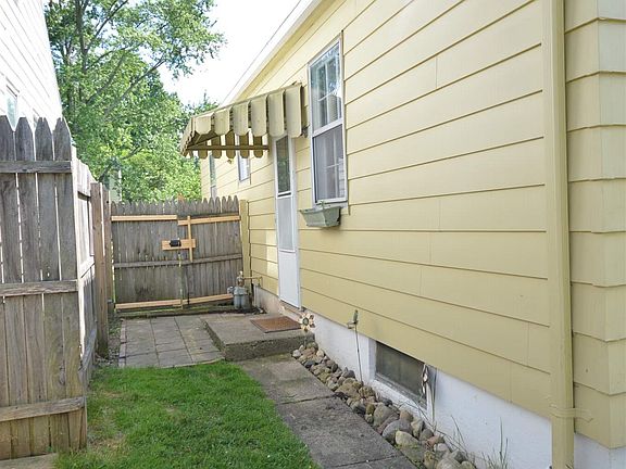 4th image of 905 E Irvington Ave