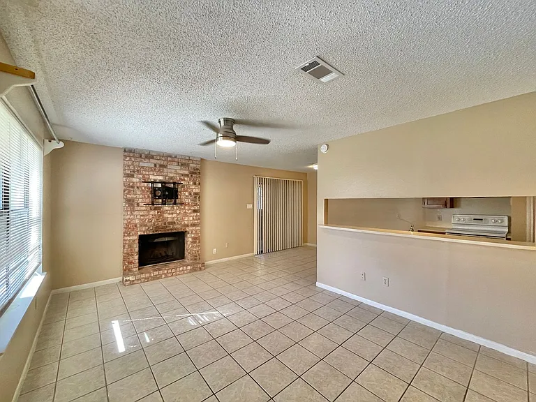 4806 Rainbow Cir — Photo 3
