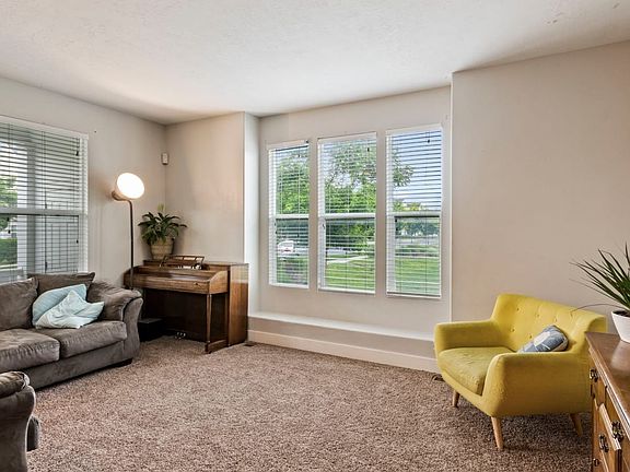 3rd image of 4982 W Calton Ln