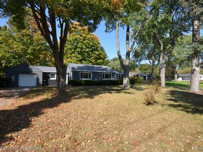 7565 Old Pond Dr, Clarkston, MI, 48348