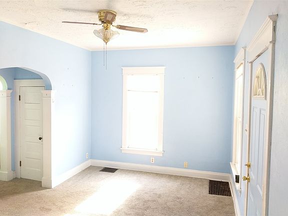 4th image of 1118 E Fox St