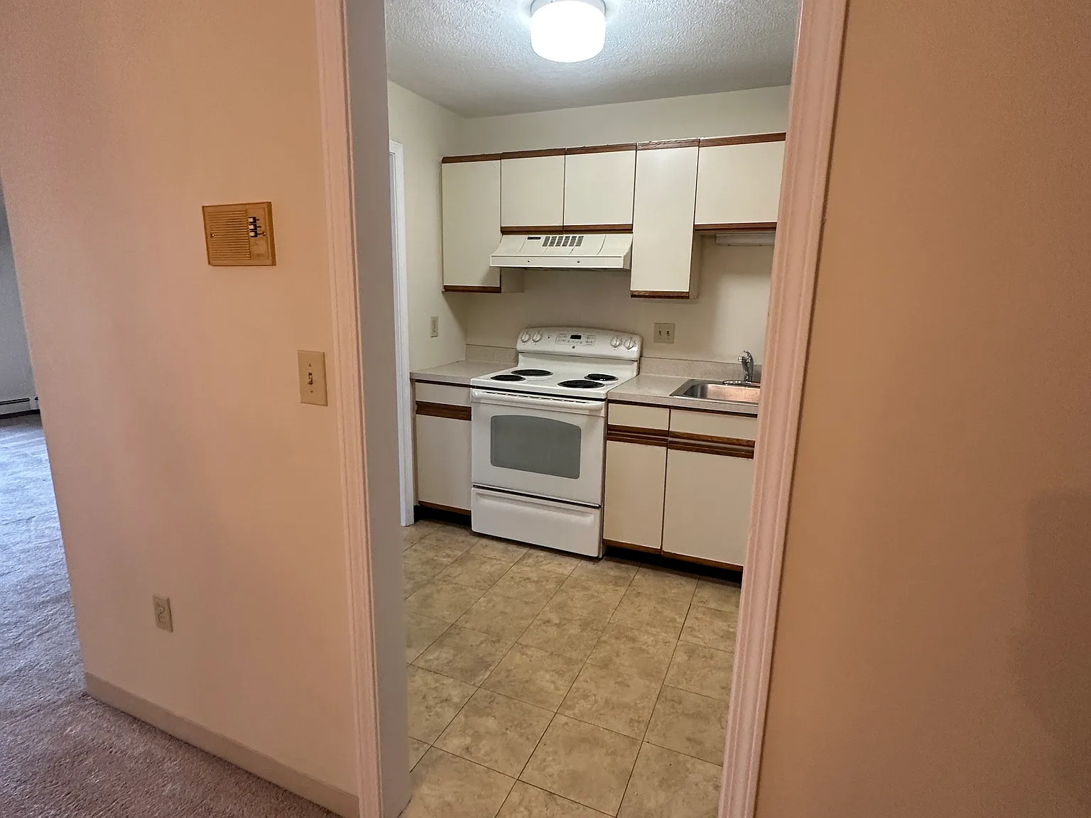 2 bed, 9999 sqft, $3,000 — Photo 2