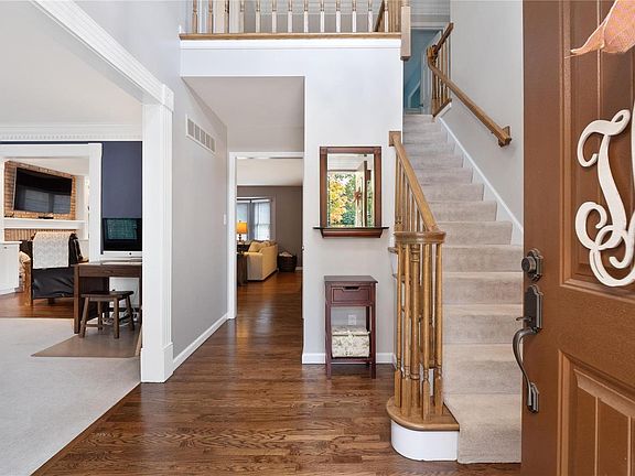 3rd image of 556 Ballas Park Dr
