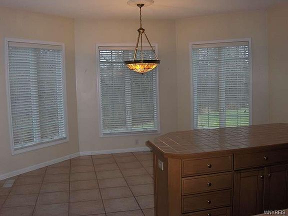 5th image of 20 Fairpoint Dr