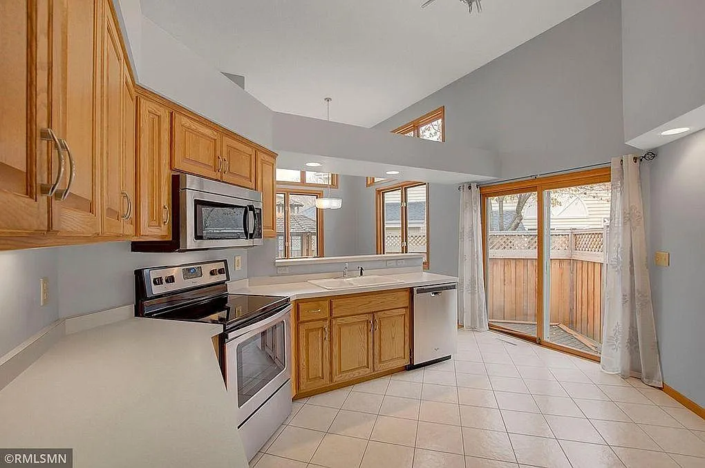 2 bed, 1644 sqft, $2,450 — Photo 3