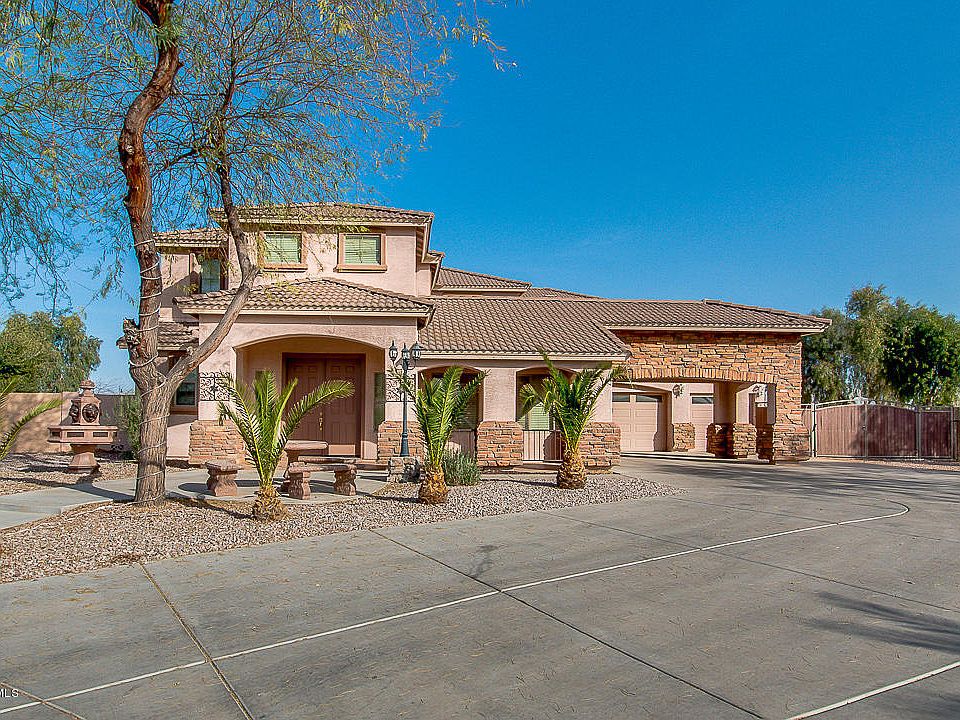 2nd image of 258 E Paso Fino Way