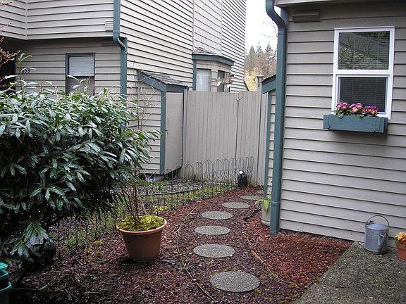 Side pathway