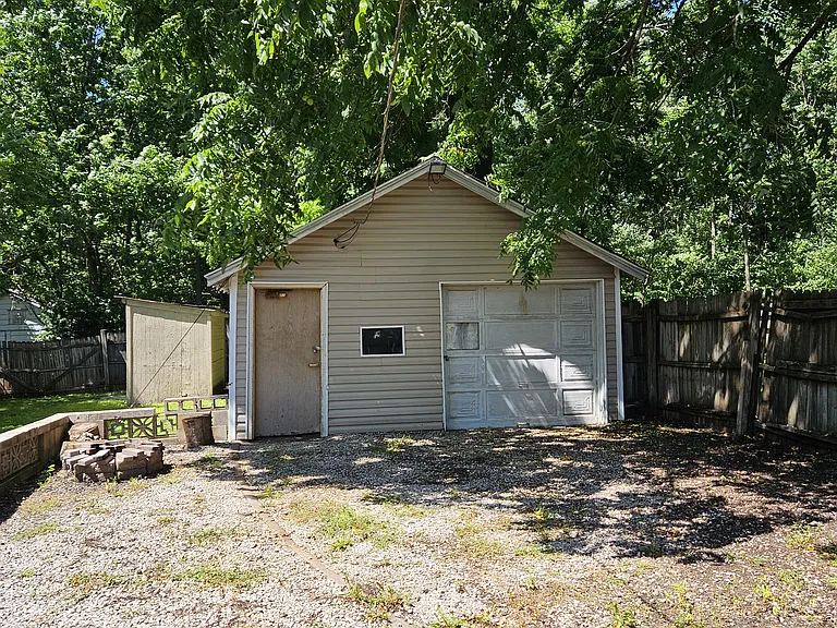 1041 W State St — Photo 26
