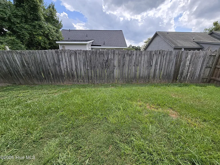 1910 White Hollow Dr — Photo 9