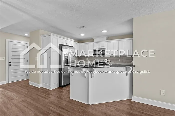 2205 Perrins Ln — Photo 5