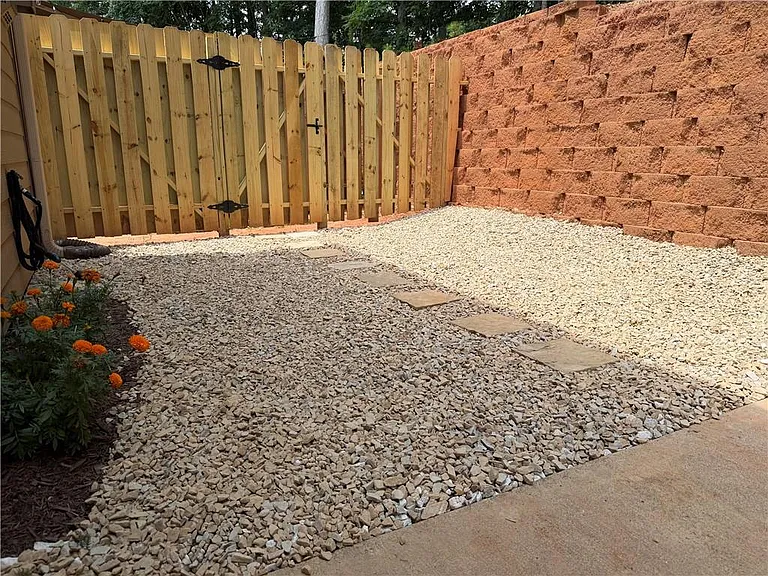 6215 Crested Moss Dr — Photo 30