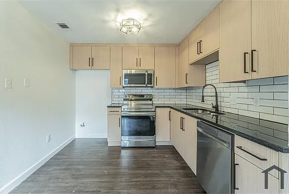 7705 Sable Ln — Photo 9