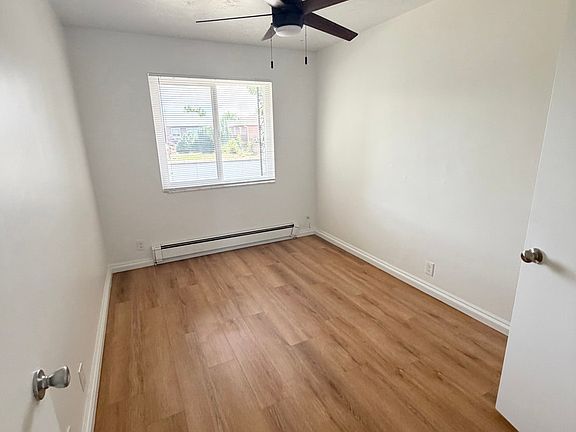 5th image of 297 E Welby Ave