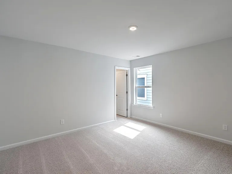 135 Brant Dr — Photo 17