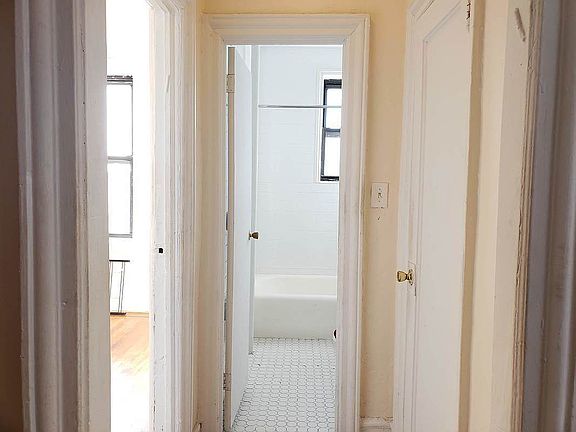 5th image of 424 New York Ave #9