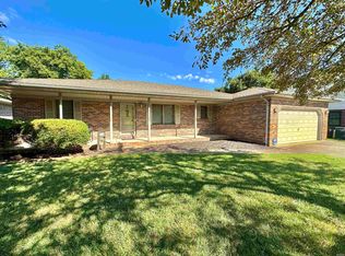 1636 Meadow West Dr, Evansville, IN 47712