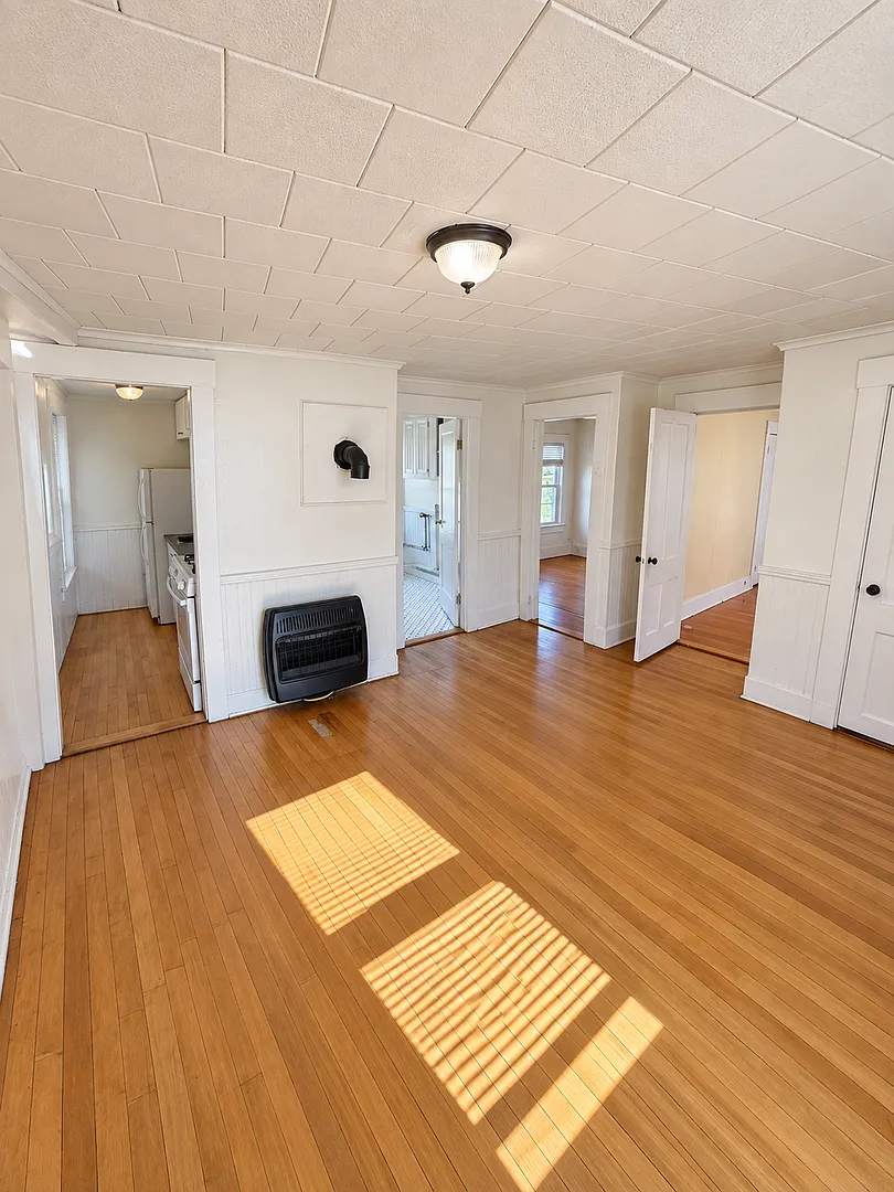 82 W Fourth Street — Photo 4