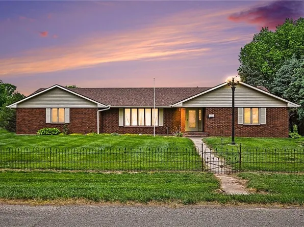 1701 Sunset Blvd, Mound City, MO 64470