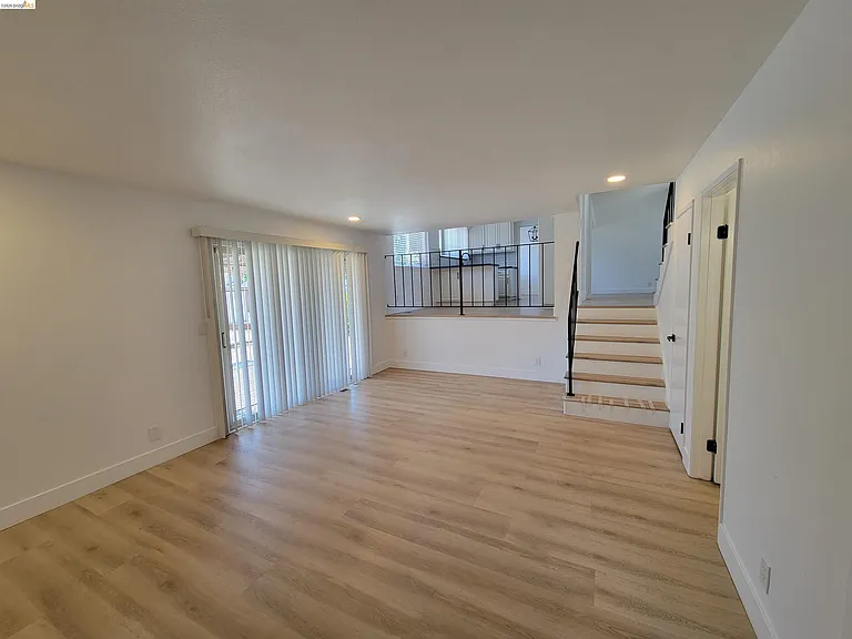 2210 Sierra Ct — Photo 10