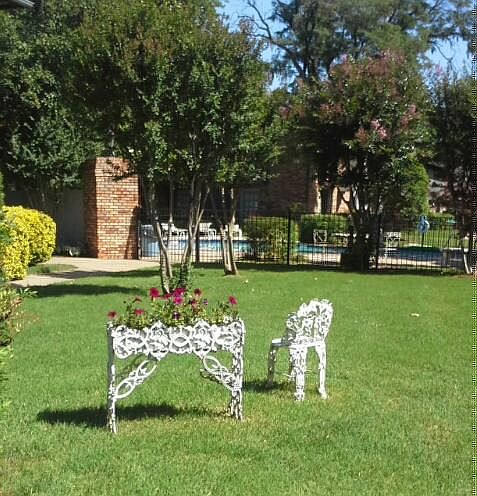 2nd image of 3853 Riverside Dr